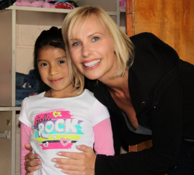 Barbara Bertolini mit ihrem Patenkind Elena aus dem SOS-Kinderdorf in Guatemala