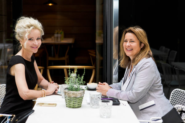 Sandra Navidi und Anke Dembowski