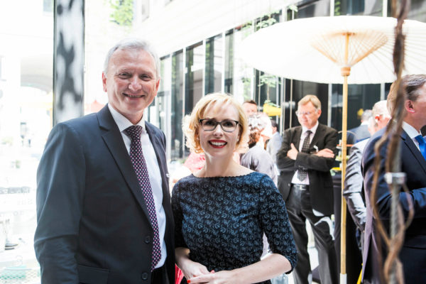 André Heimrich, Leiter Asset Management, Bayrische Versorgungskammer mit Barbara Bertolini