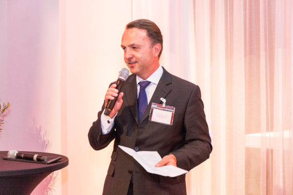 Hubertus Theile-Ochel während der Laudatio für Bundesministerin Andrea Nahles