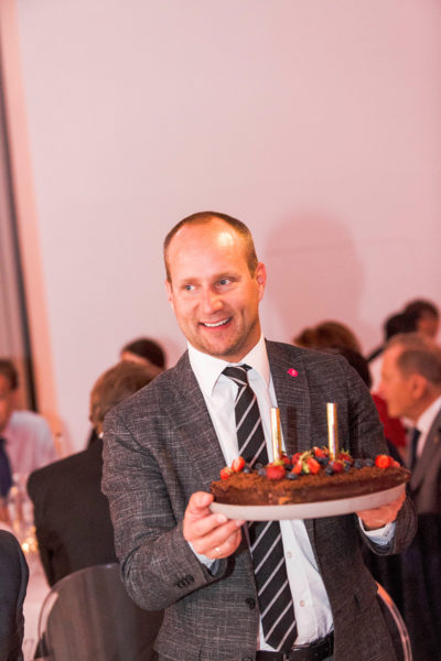 Matthias Strolz mit seiner Geburtstagstorte