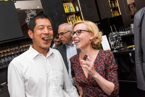 Cigar-Lovers: Nai-Tseng Chen und Barbara Bertolini