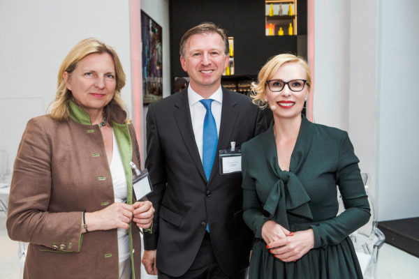 ahost-Expertin Dr. Karin Kneissl mit Albert Reiter und Barbara Bertolini