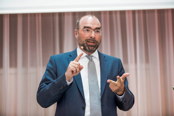 Christian Waigel während seines Vortrages