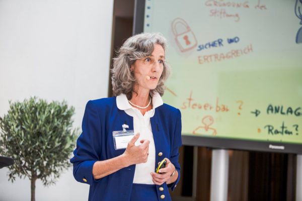 Petra Träg informierte über die Investmentstrategie der SOS-Kinderdorf-Stiftung