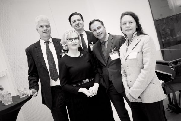 Wolfgang Völkers, Vorstand, Apothekerversorgung Niedersachsen, Oliver Grossmann, AviaRent, Barbara Bertolini und Dan-David Golla, CEO, AviaRent, Dr. Susanne Müssauer, Graf Familien-Privatstiftung