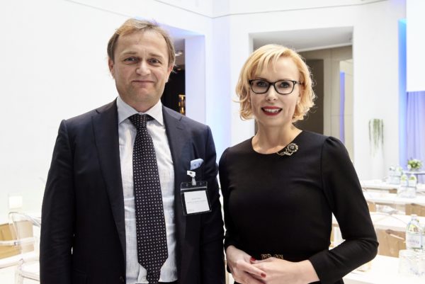 Dr. Ulrich Schuh, wissenschaftlicher Vorstand, EcoAustria mit Barbara Bertolini