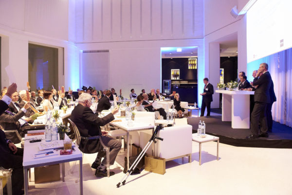 Hagen Hügelschäffer, AKA führte perfekt vorbereitet als Moderator durch den Europadialog