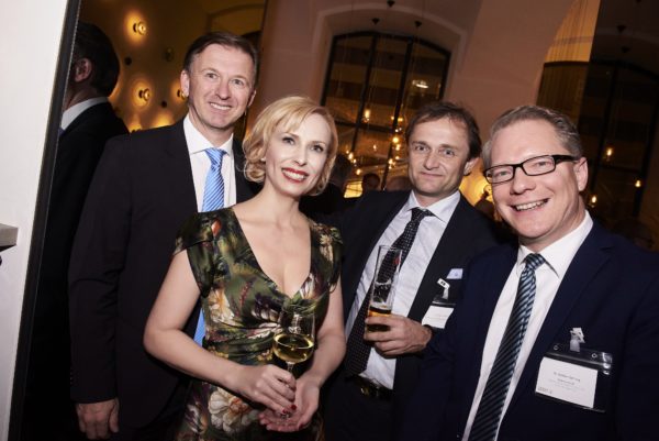 Mag. Albert Reiter, e-fundresearch.com; Barbara Bertolini, Dr. Ulrich Schuh, EcoAustria, Dr. Steffen Gehring, Südwestmetall