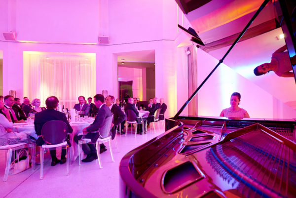 Die russische Pianistin Zlata Chochieva verzauberte mit Ihren Klängen die Gäste