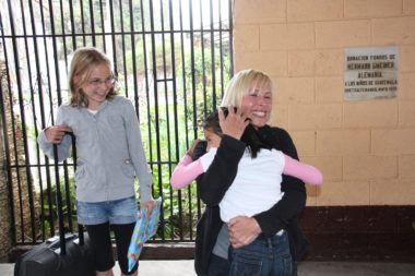 Barbara Bertolini bei der Begrüßung im SOS-Kinderdorf in Quetzaltenango