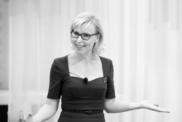 Barbara Bertolini moderierte durch die beiden Tage des Institutionellen Altersvorsorge- und Investorengipfels 2017