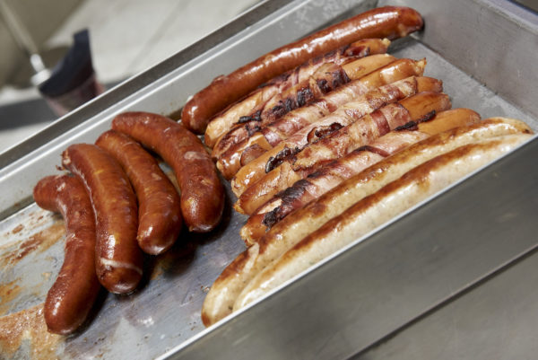 Zu Mittag gab es für die Gäste aus Deutschland, Schweiz und aus Österreich, Wiener Würstel in allen Varianten!