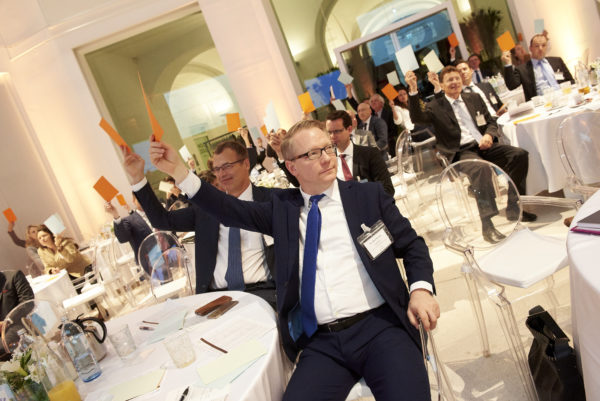 Abstimmung unter den Gipfelteilnehmern um Thema: DB oder DC-Systeme