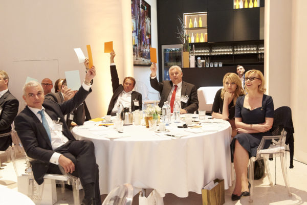 Abstimmung unter den Gipfelteilnehmern um Thema: DB oder DC-Systeme