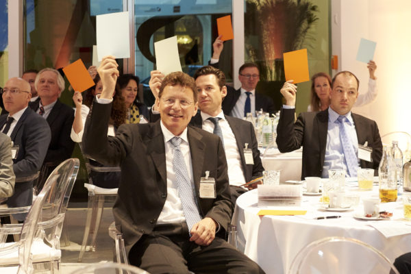 Abstimmung unter den Gipfelteilnehmern um Thema: DB oder DC-Systeme