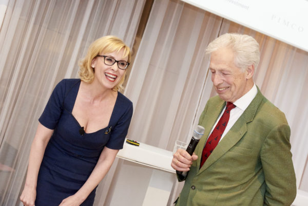 Da gab es auf der Bühne viel zu lachen: Barbara Bertolini und Dr. Henning Scherf