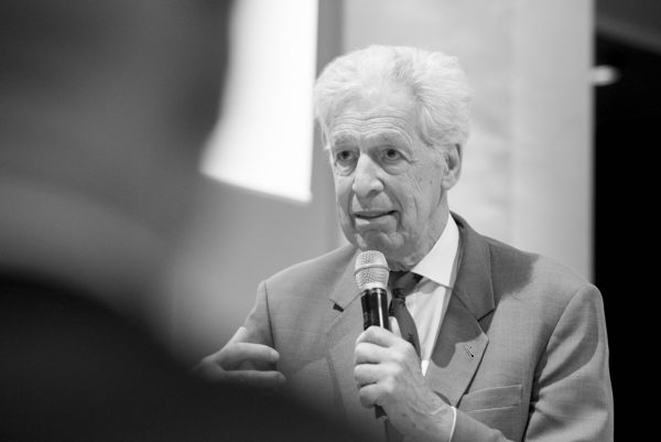 Dr. Henning Scherf beim Vortrag: Altersreise - Wie wir alt sein wollen