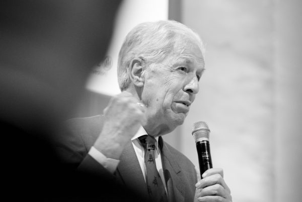 Dr. Henning Scherf beim Vortrag: Altersreise - Wie wir alt sein wollen