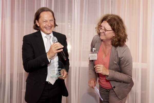 Sergio Bortolin übernahm den Altersvorsorge Award für Ignazio Cassis.