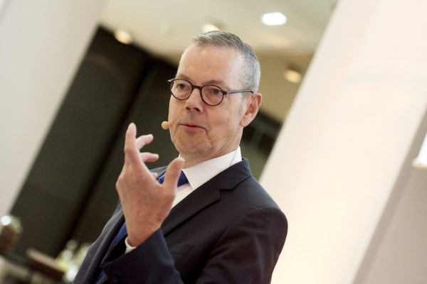 Prof. Dr. Peter Bofinger bei seinem Eröffnungsvortrag am Tag 2 des Institutionellen Altersvorsorge- und Investorengipfels 2017