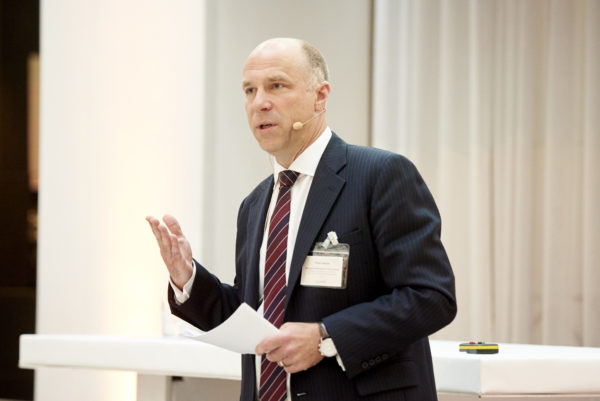 Peter Becker, Wellington Management, London bei seinem Vortrag am Institutionellen Altersvorsorge- und Investorengipfel 2017 in Wien