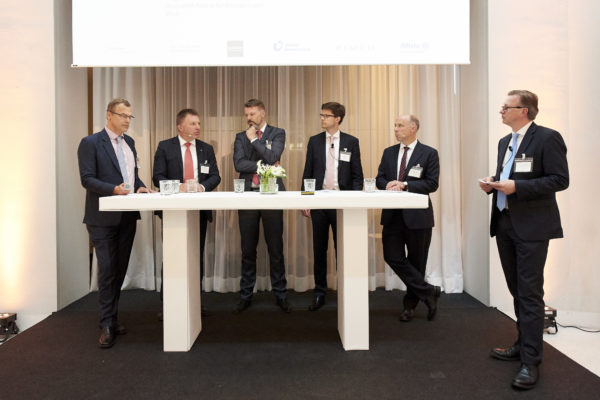 Podiumsdiskussion unter der Leitung von Mag. Albert Reiter: Fixed Income versus Alternatives - oder die Frage nach dem richtigen Mix im Portfolio