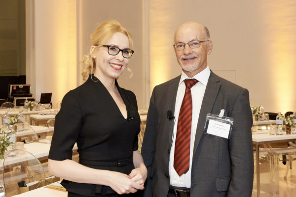 Barbara Bertolini mit Dr. Peter Meier, Alternative Investments & Risk Management, SV Personalvorsorge und ZHAW - Zürcher Hochschule für Angewandte Wissenschaften