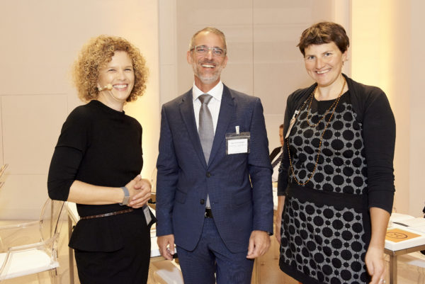 Sibylle Kampschulte, Senior Consultant - Global Services and Solutions, Willis Towers Watson, Mag. Thomas Wondrak, Mag. Barbara Ottawa, Redakteurin, IPE-Investment Pensions Europe