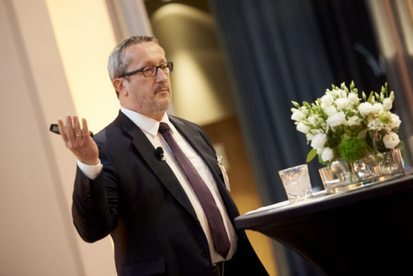 Dr. Georg Thurnes bei seinem Vortrag: Die Beitragszusage als Chance für die deutsche 
betriebliche Altersversorgung