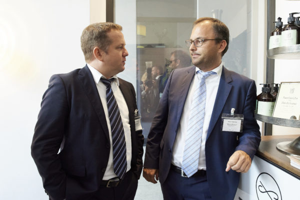 Markus Habermann, Mandatemanagement und Veranlagung, im Gespräch mit Manuel Schreiber, Portfolio Manager, beide UNIQA Versicherung/UNIQA Capital Markets