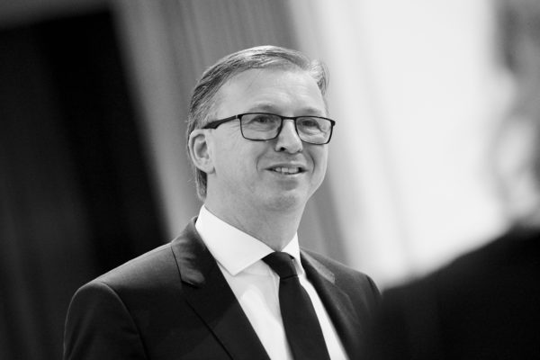 Mag. Albert Reiter, Geschäftsführer von e-fundresearch moderierte die Podiumsdiskussion: Die Brücke zwischen Risikoreduktion und Renditeausrichtung schlagen