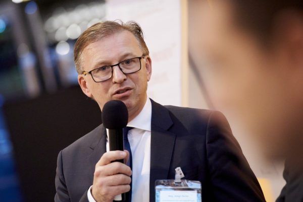 Mag. Albert Reiter, Geschäftsführer von e-fundresearch moderierte die Podiumsdiskussion: Die Brücke zwischen Risikoreduktion und Renditeausrichtung schlagen