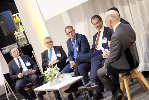 Podiumsdiskussion: Die Brücke zwischen Risikoreduktion und Renditeausrichtung schlagen