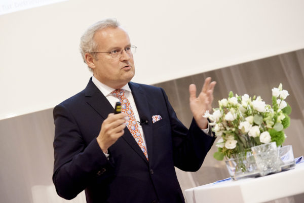 Klaus Stiefermann bei seinem Vortrag: Mit Europa mehr PEPP in der Altersvorsorge?!