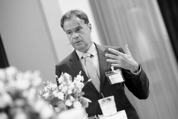 Hagen Hügelschäffer, Geschäftsführer, AKA - Arbeitgemeinschaft kommunale und kirchliche Altersversorgung, München, moderierte den Experten-Roundtable: Pan-European Personal Pension Product – Mehr PEPP für 
die zusätzliche Altersvorsorge?