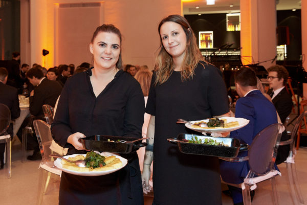 Im Family Sharing Style wurden Töpfe und Schüsseln gereicht