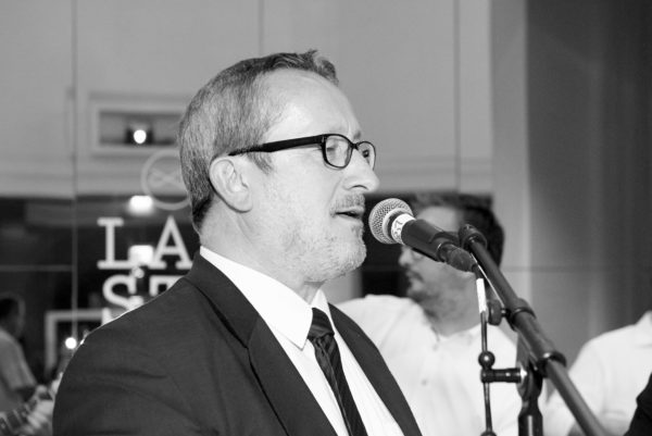 Dr. Georg Thurnes: Keyboard und Gesang