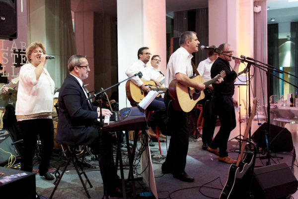 Georg Thurnes am Keyboard, Wolfgang Weisz mit der Westerngitarre, Martin Vörös am Schlagzeug, Frank Oliver Paschen: Gesang