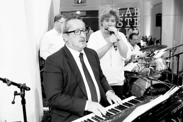 Dr. Georg Thurnes am Keyboard