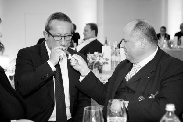 Auch Dr. Georg Thurnes gönnte sich eine feine Cohiba