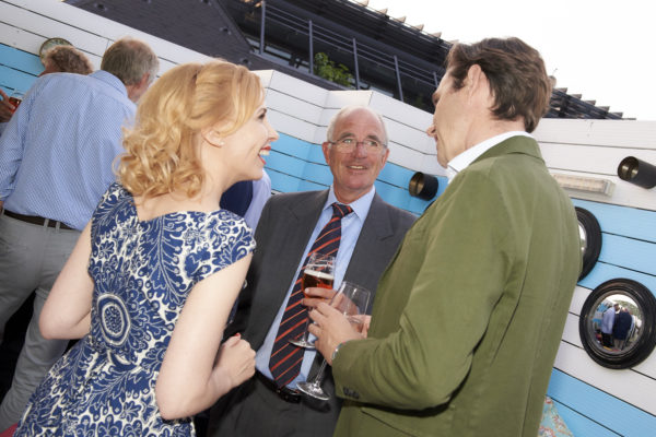 Barbara Bertolini im Gespräch mit Wolfgang Degel, BMW Group und Oliver Grossmann, AviaRent Invest AG