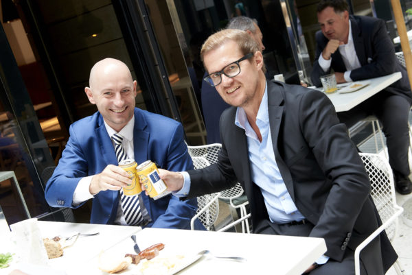 Die Freude unter den Gästen war groß, als das "16-er Blech" zu den Würstel angeboten wurde!