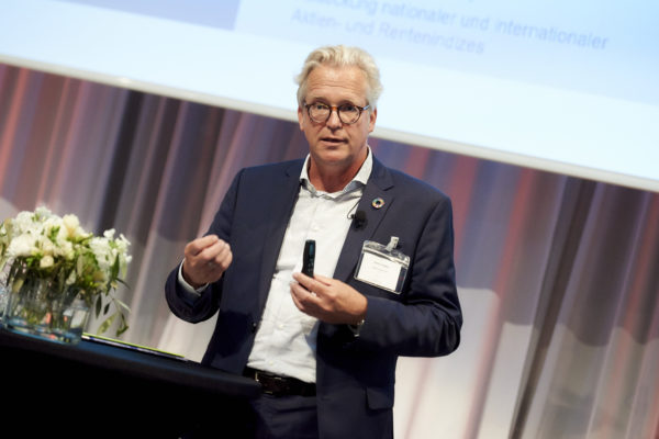 Robert Haßler bei seinem Vortrag: "Nachhaltigkeitsrateins - Moter einer nachhaltigen Welt"