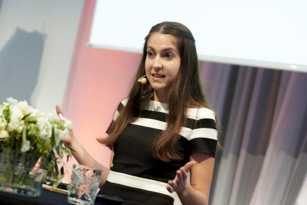 Dijana Bogdanovic während ihres Vortrages: "Wie können Institutionelle Investoren zur Erreichung der UN-Ziele für nachhaltige Entwicklung beitragen?"