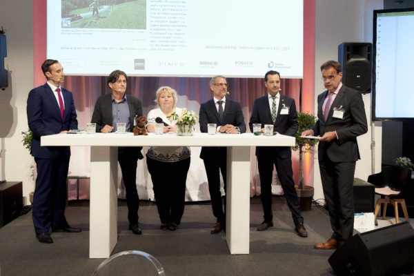 Experten-Roundtable: "Erwartungen an die neue Bundesregierung: Betriebsrentenstärkung - machen es die Deutschen besser?" Moderiert von Hagen Hügelschäffer