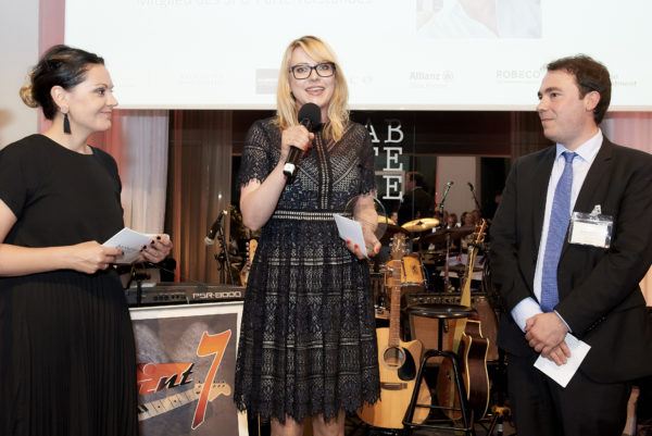 Sandra Hübner nahm den Preis für Gabriele Lösekrug-Möller entgegen.