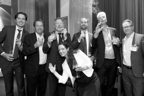 Spaß in der Zigarren-Lounge und Whisky-Bar hatten Oliver Grossmann, Karl Timmel, Werner Summer, Hannes Ressel, Wolfgang Völkers, Dr. Steffen Gehring und Wiebke Kuhne 