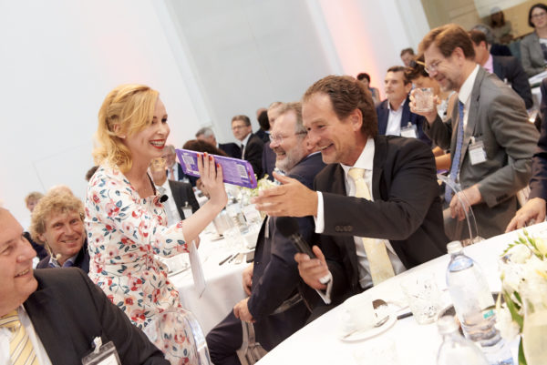 Barbara Bertolini sorgte gleich für reichlich Stimmung unter den Gästen