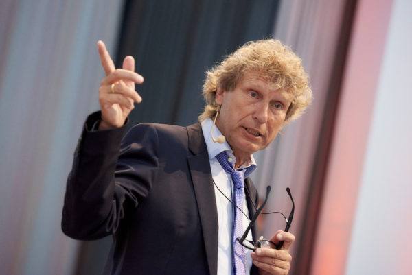 Prof. Dr. Bernd Raffelhüschen beim Eröffnungsvortrag: "Demographie & Alterssicherung - Was war, was ist, was kommt"